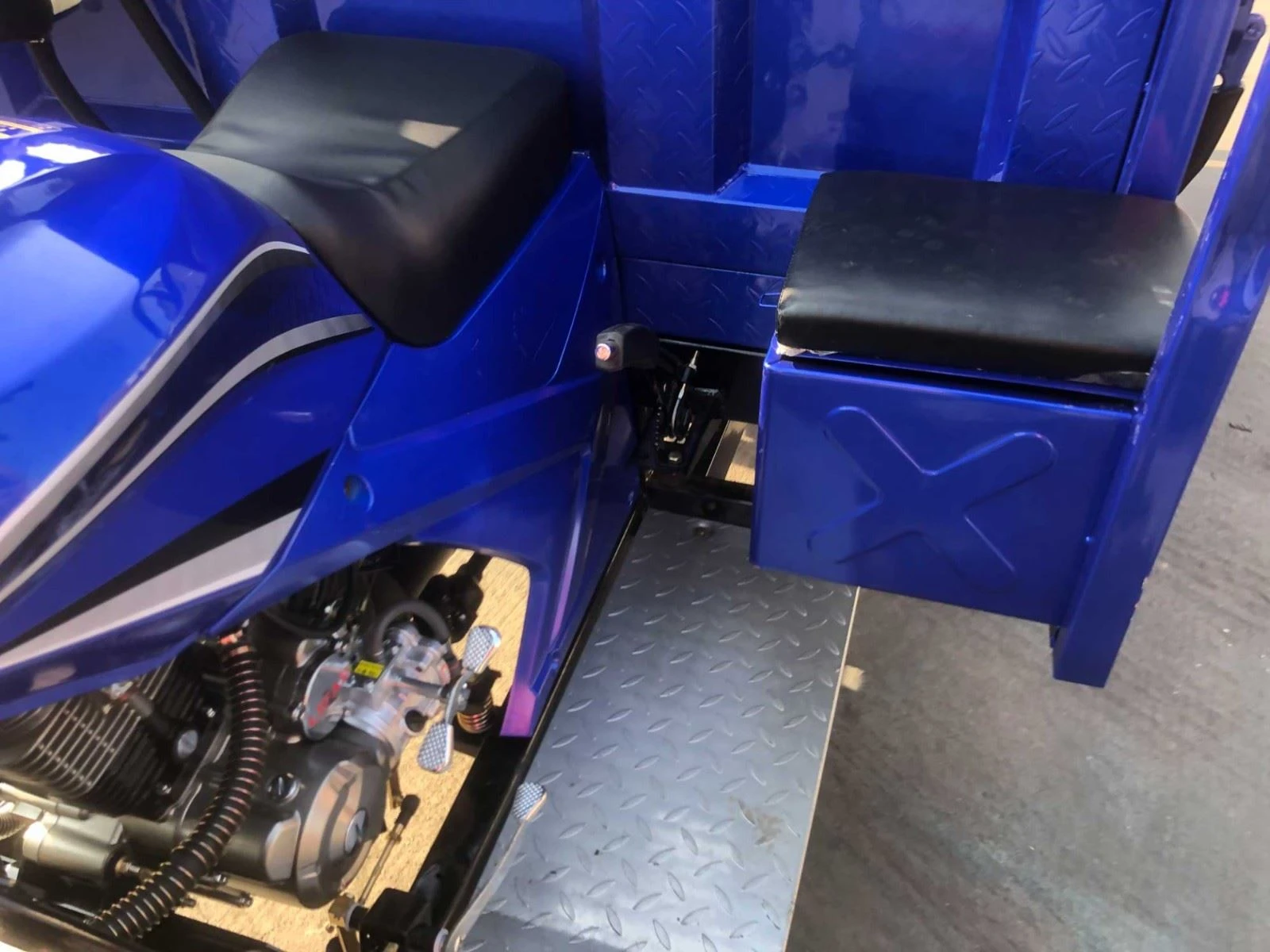 9 wheels double rear axle tricycles